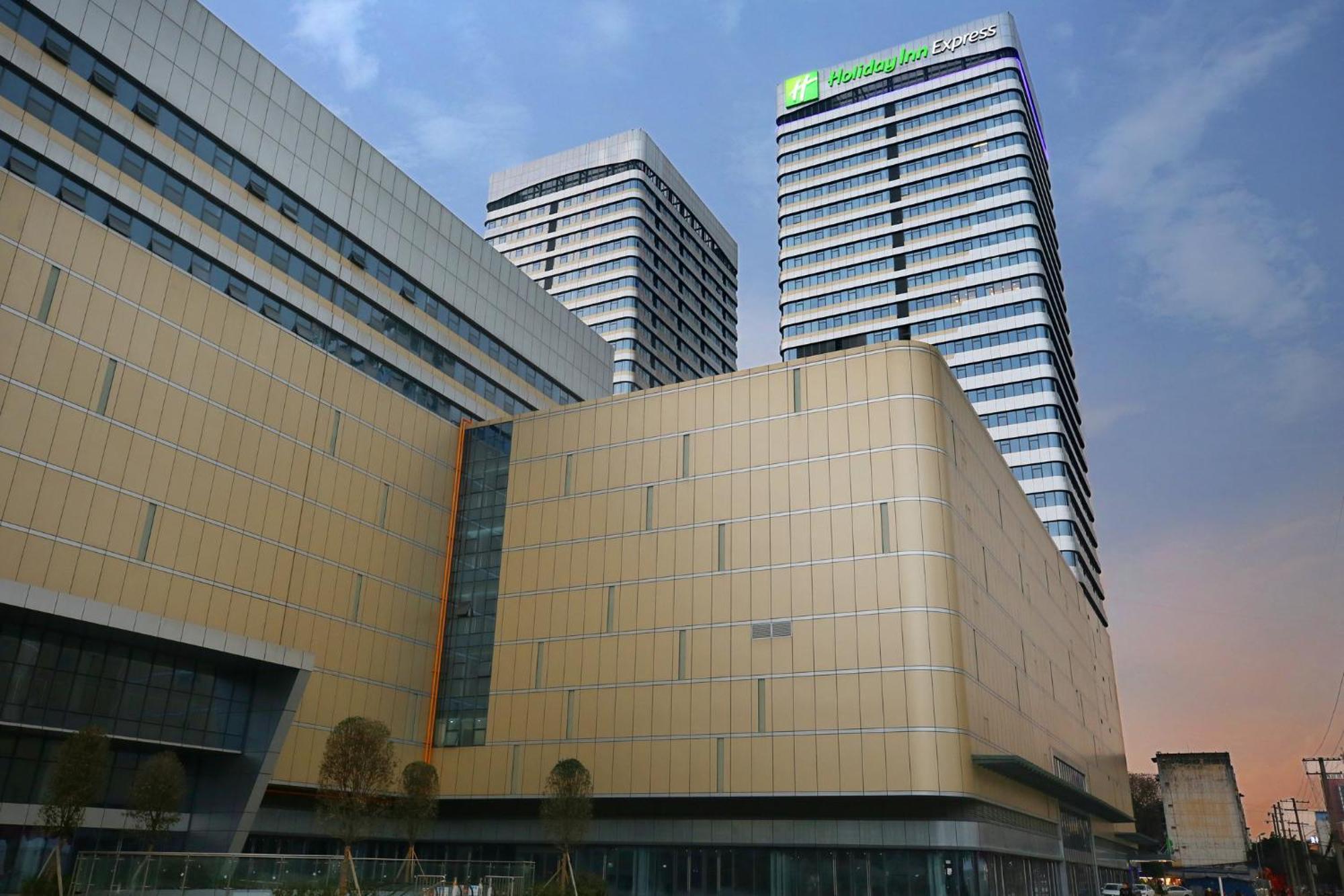 Holiday Inn Express Chengdu North Railway Station By Ihg - Near Panda Base, Near Chunxi Road Exterior photo